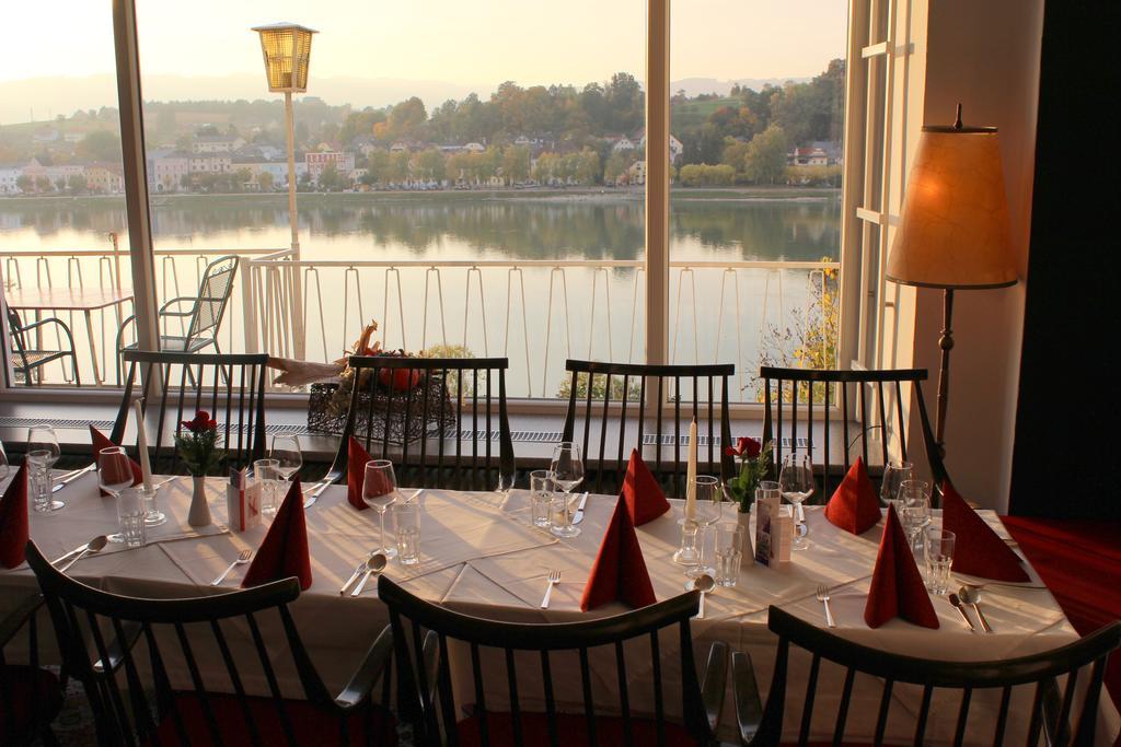 Hotel-Restaurant Faustschloessl Feldkirchen an der Donau Extérieur photo